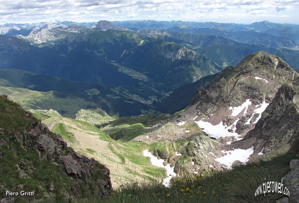 77 Sotto di noi il Pizzo Salina (2495 m.).jpg